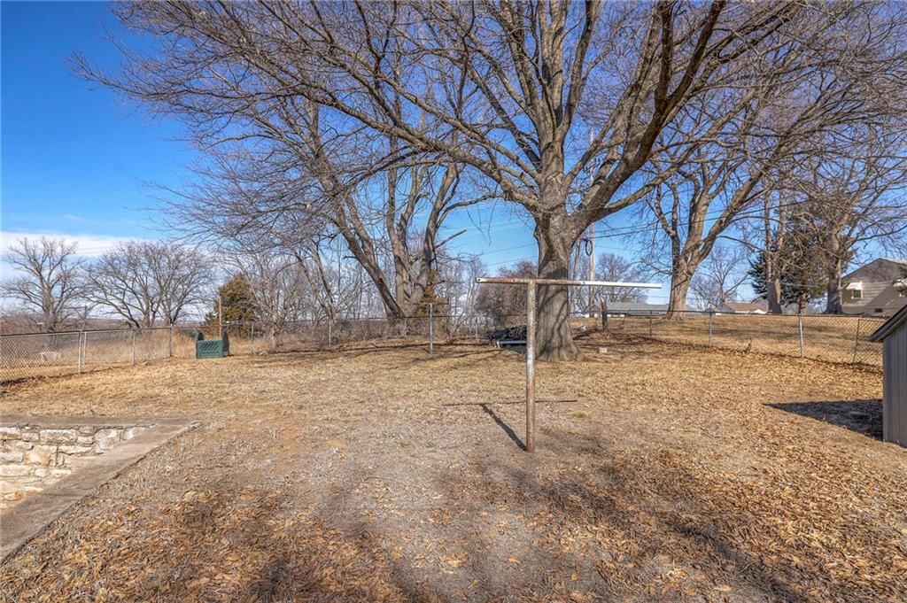 107 S Claremont Avenue — photo 37