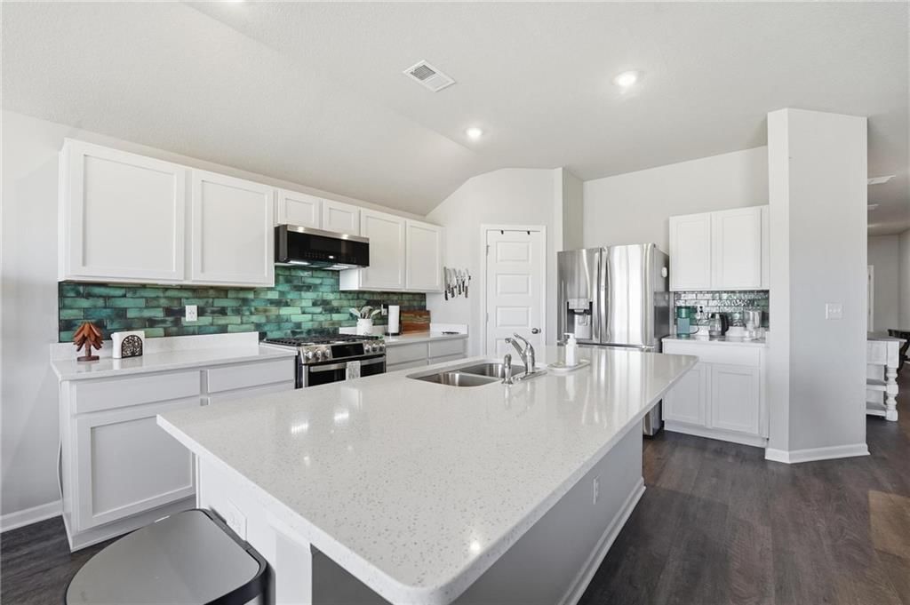 1600 Maci Street — photo 3