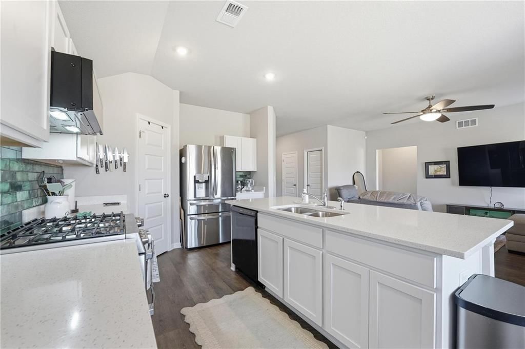1600 Maci Street — photo 14