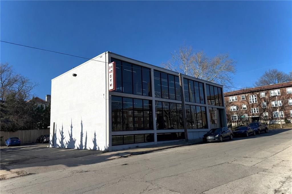 3800 Summit Street — photo 1