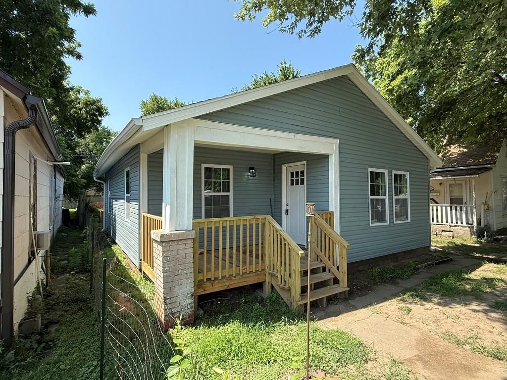 910 W Valley Street — photo 2