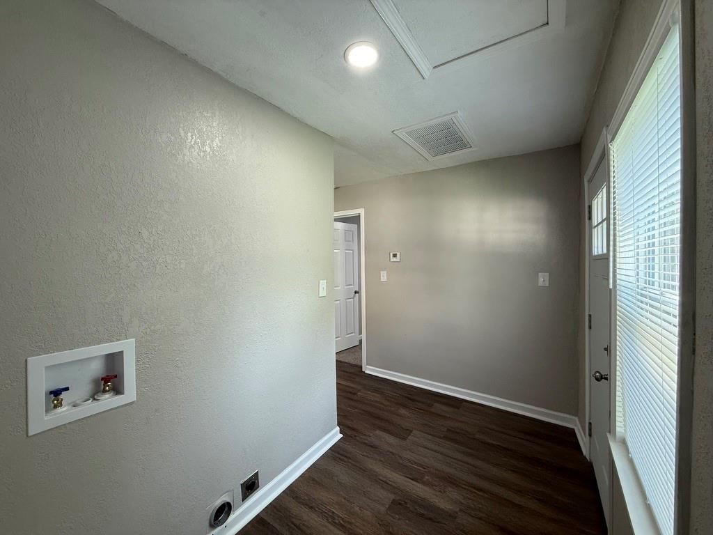910 W Valley Street — photo 16