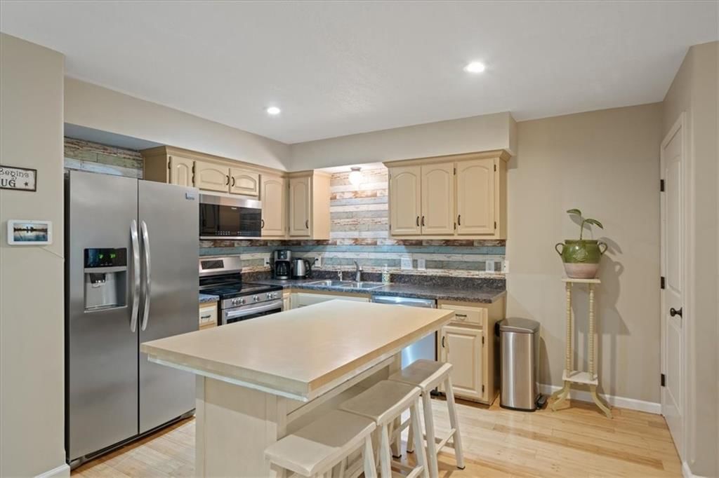 4038 N Hardesty Avenue — photo 9