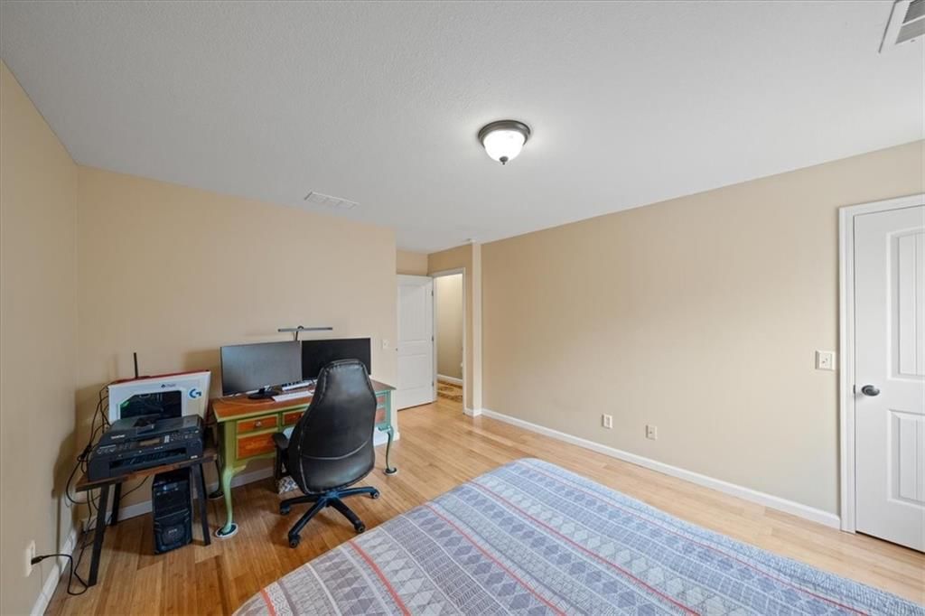 4038 N Hardesty Avenue — photo 14