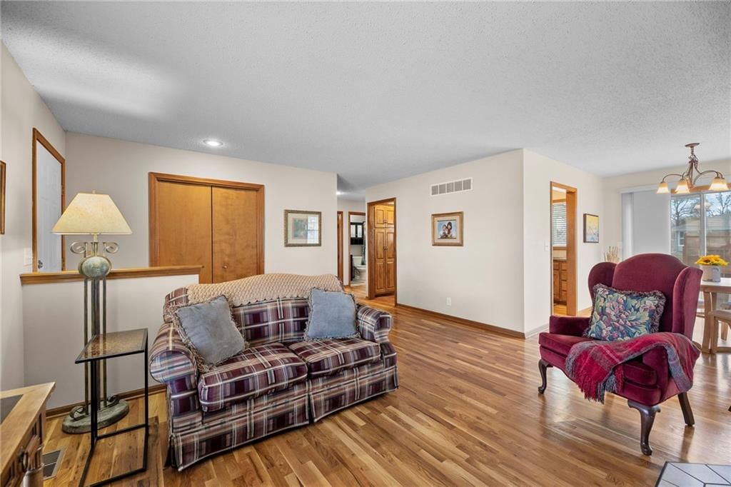 1053 SW 8th Circle — photo 5