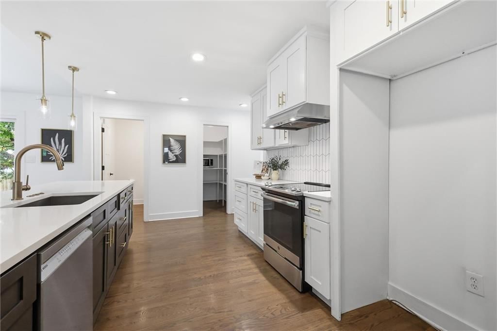 1901 W 70th Street — photo 15