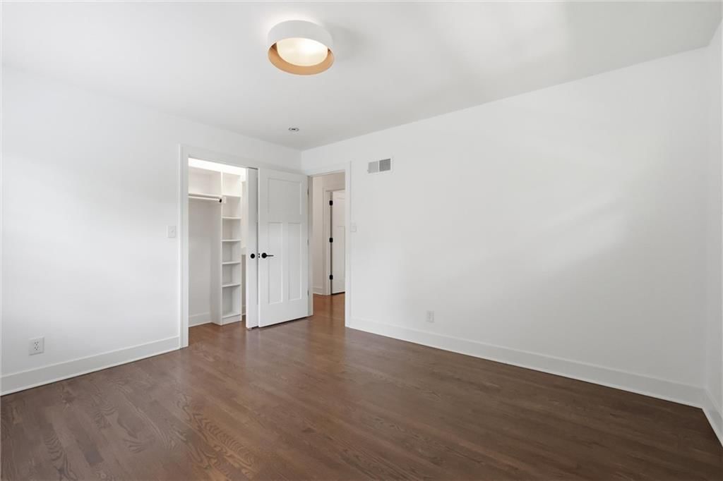1901 W 70th Street — photo 18