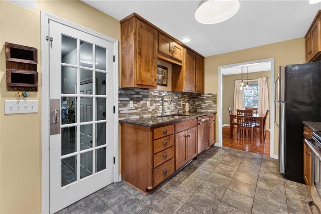 1005 NW MAPLE Street — photo 20