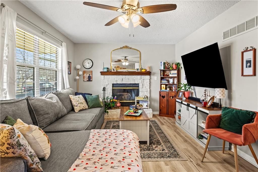 215 Pebblebrook Lane — photo 4