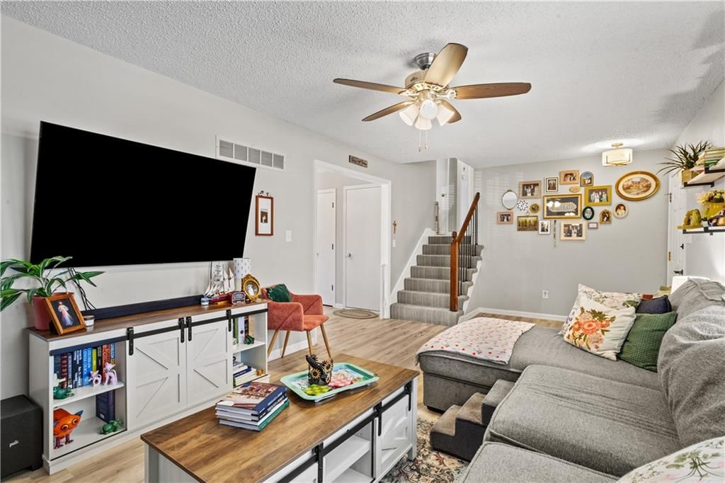 215 Pebblebrook Lane — photo 5