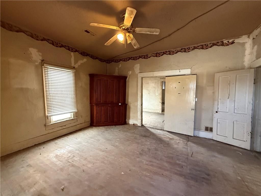 219 S Center Street — photo 3