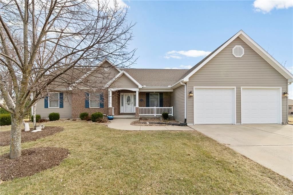 305 Eagles Landing Parkway — photo 1