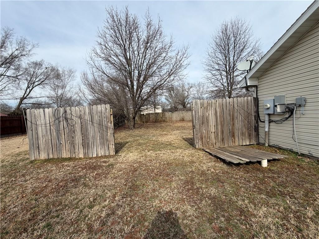 3227 Hughes Avenue — photo 26