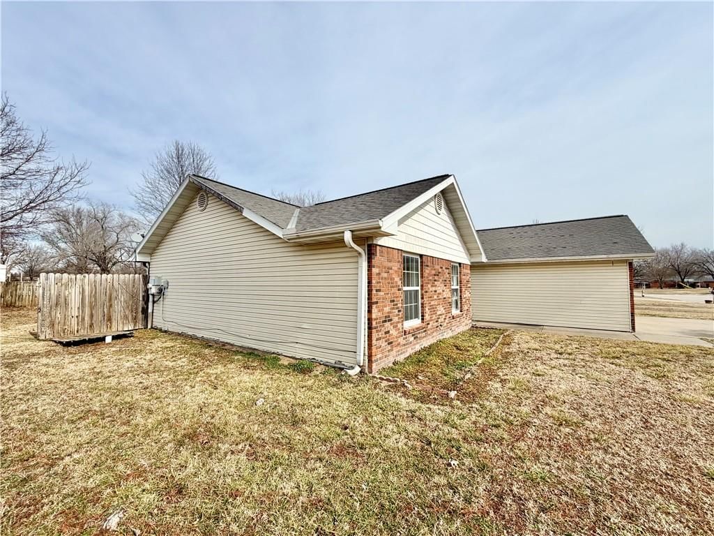 3227 Hughes Avenue — photo 27