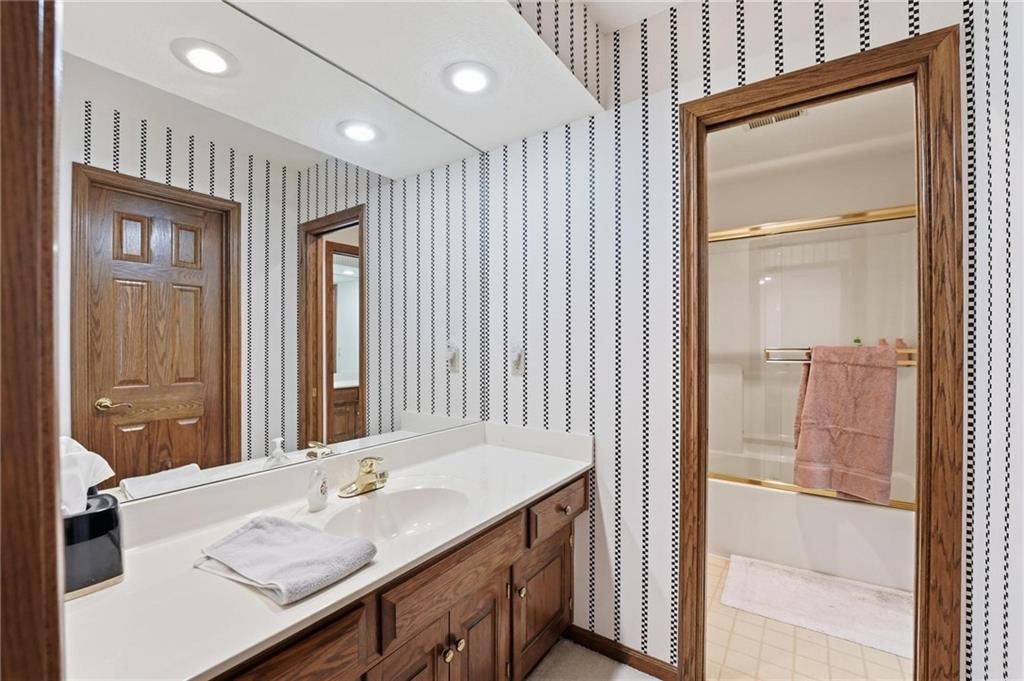 71 The Woodlands Drive — photo 46