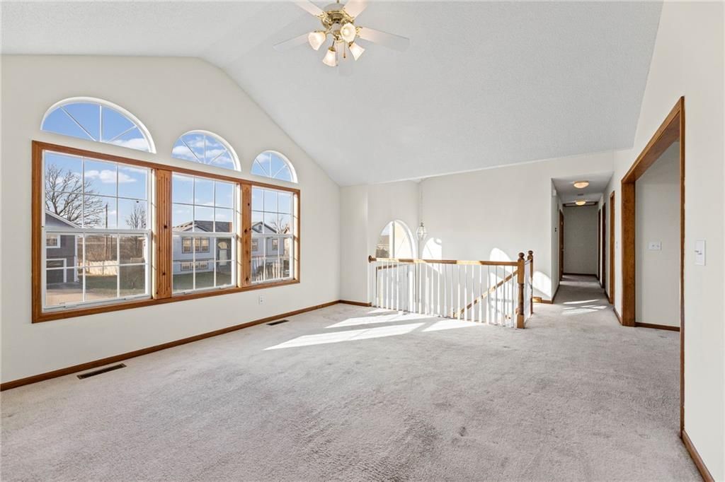 1300 Spruce Drive — photo 3