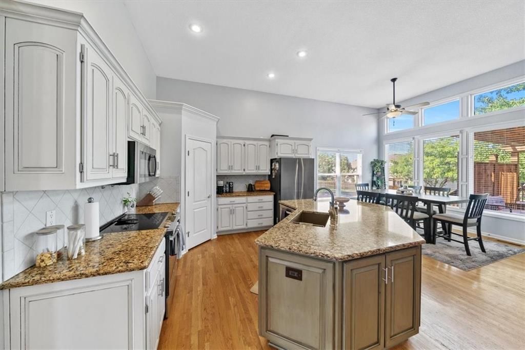 2312 SW Post Oak Court — photo 5