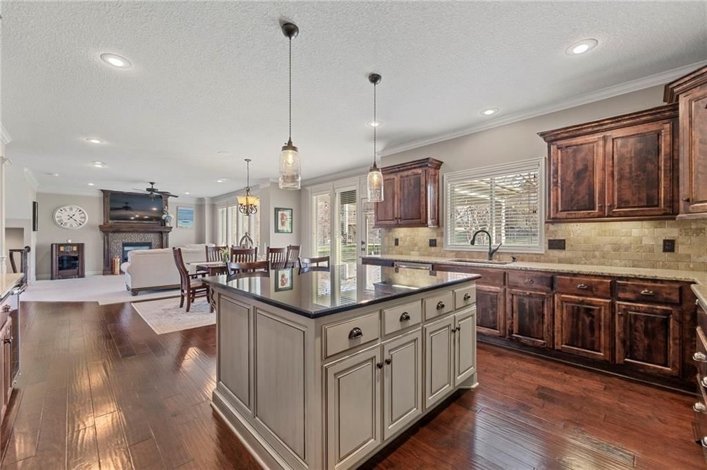 5819 Charlotte Street — photo 15