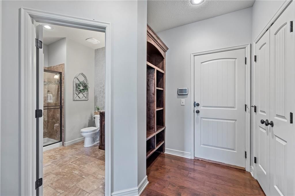 5819 Charlotte Street — photo 47