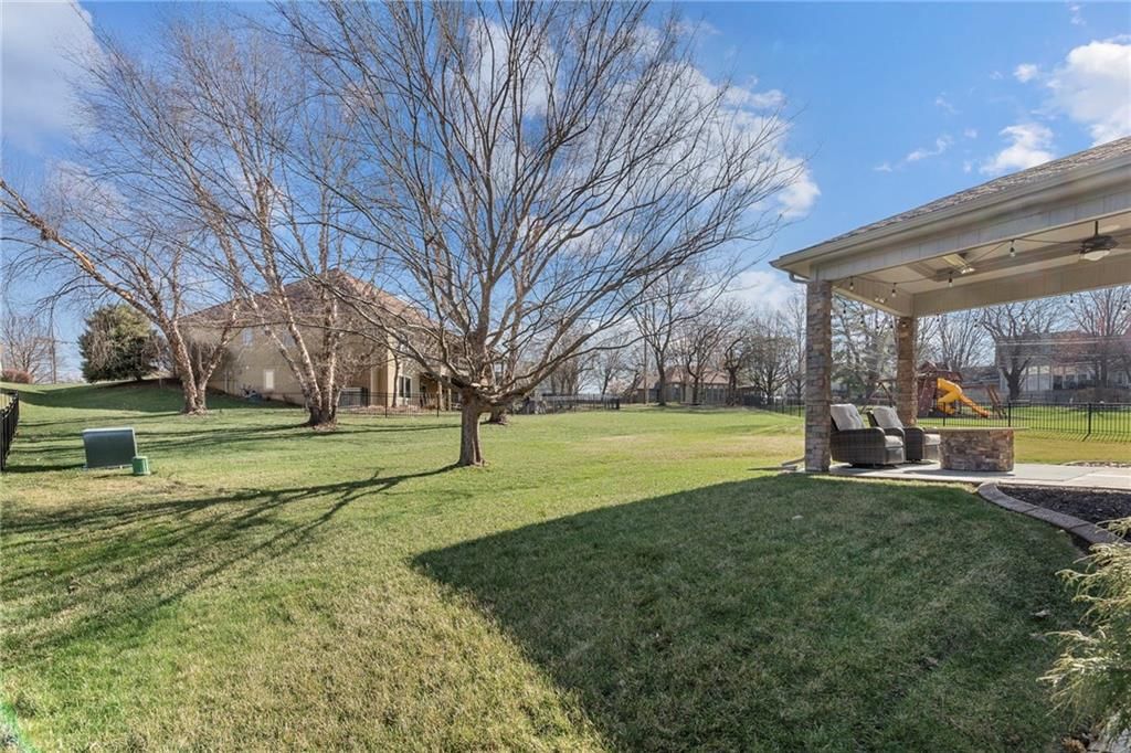 5819 Charlotte Street — photo 57