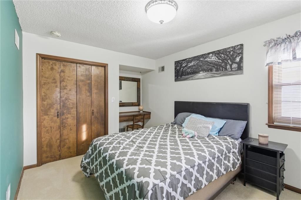8828 Laurel Avenue — photo 19