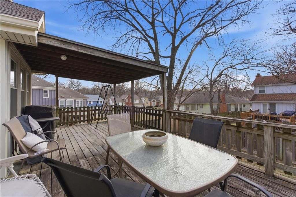 8828 Laurel Avenue — photo 27