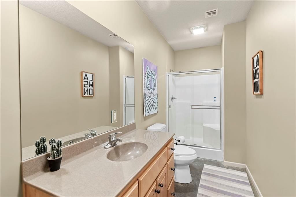 615 E 6th Street — photo 31