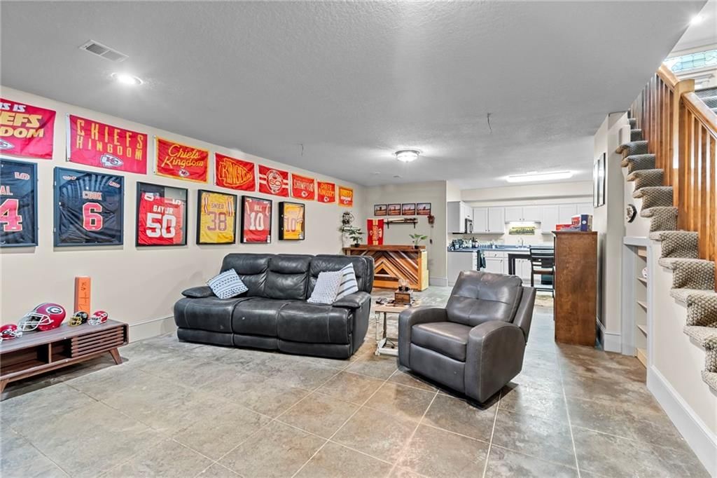 615 E 6th Street — photo 32