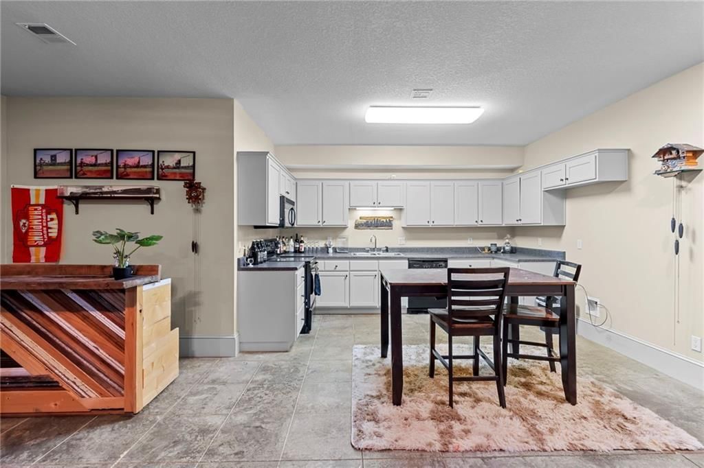 615 E 6th Street — photo 35