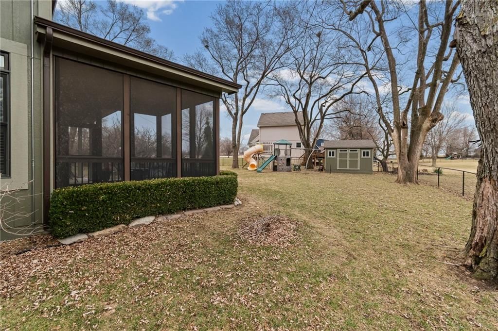615 E 6th Street — photo 38