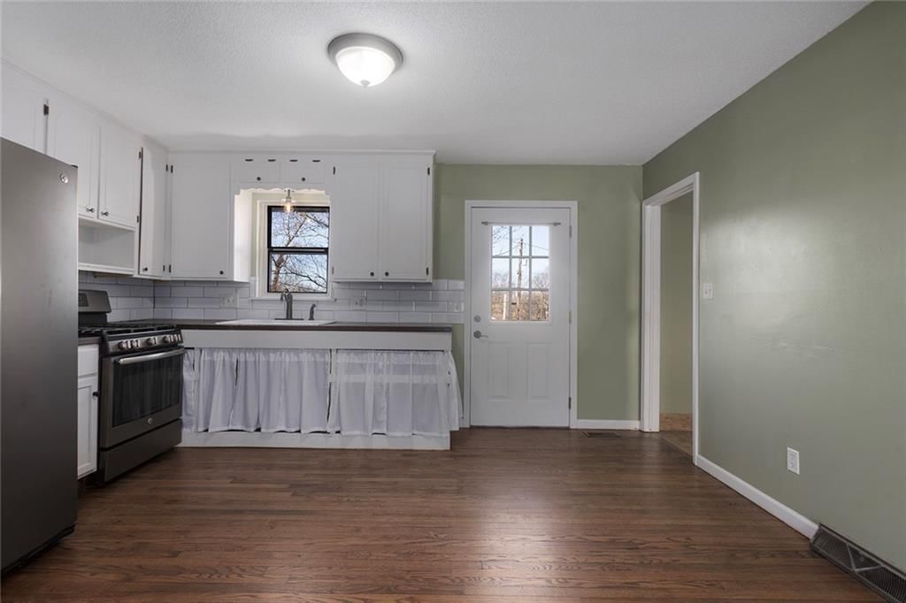 902 SW Locust Street — photo 8