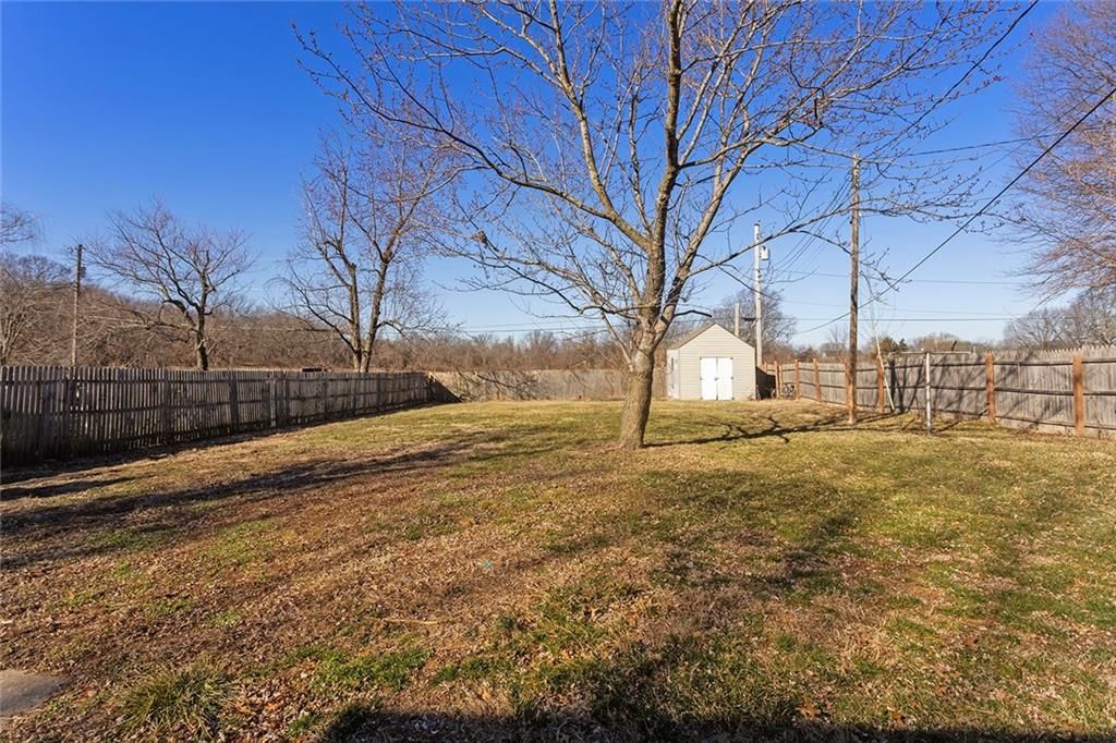 902 SW Locust Street — photo 29