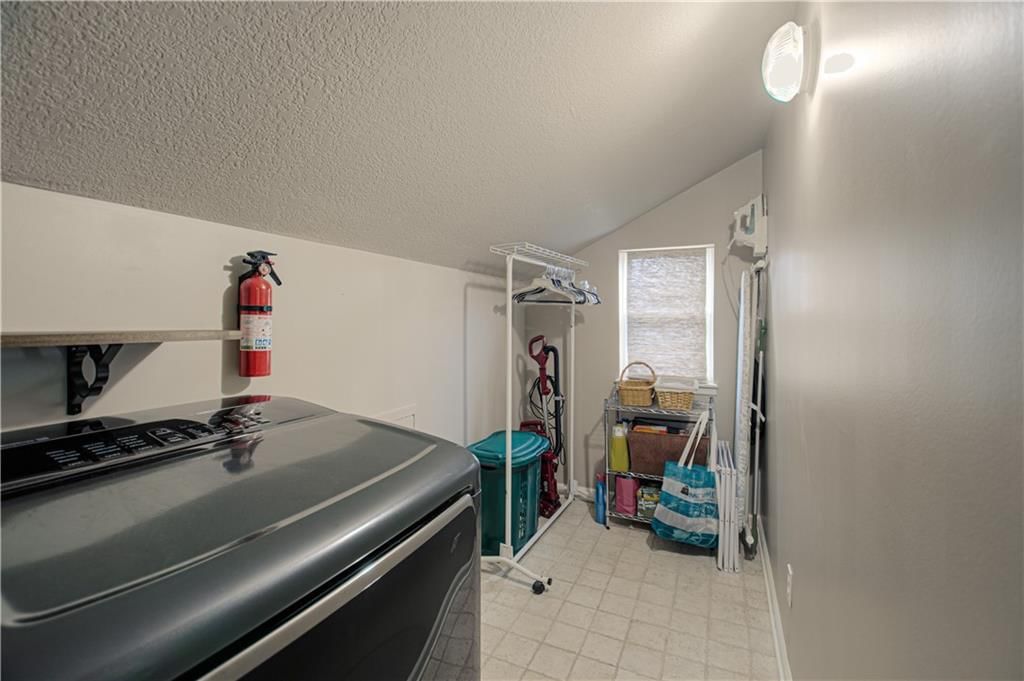 10916 N Wallace Avenue — photo 32