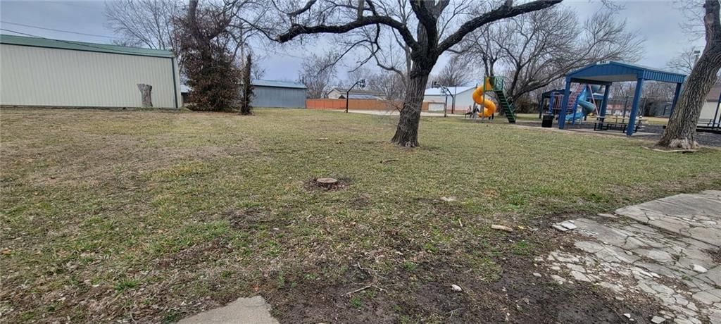 320 Galveston Street — photo 2