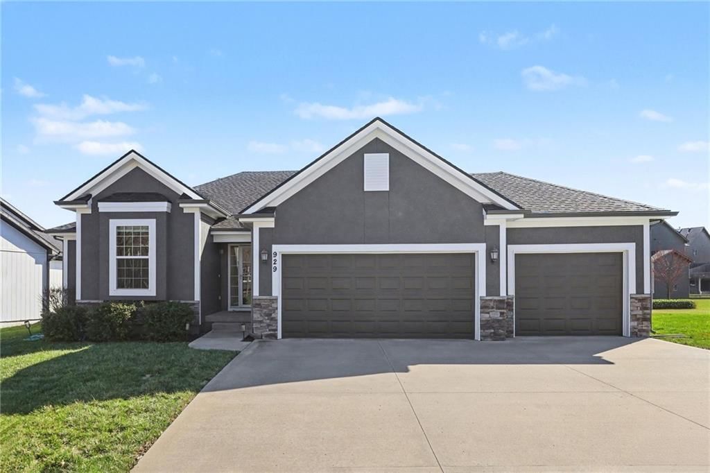 929 NW SCENIC Drive, Grain Valley, MO