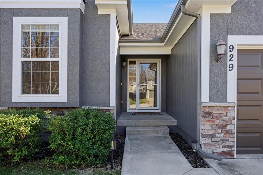 929 NW SCENIC Drive — photo 3