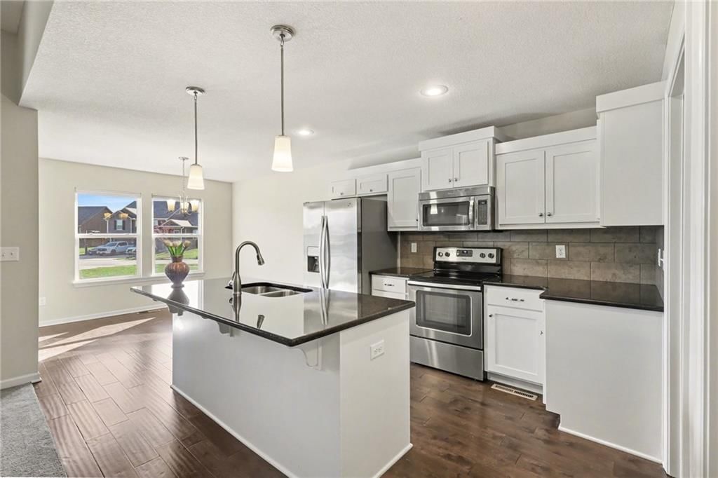 929 NW SCENIC Drive — photo 6