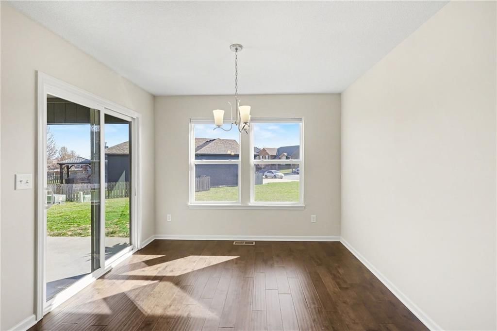 929 NW SCENIC Drive — photo 30