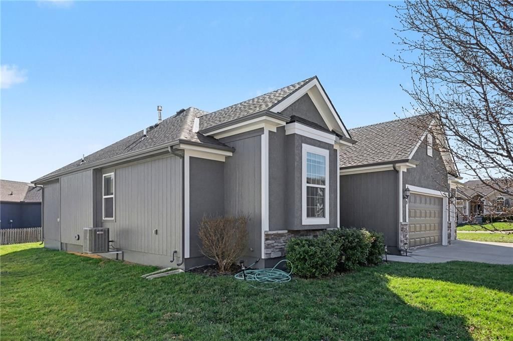 929 NW SCENIC Drive — photo 35