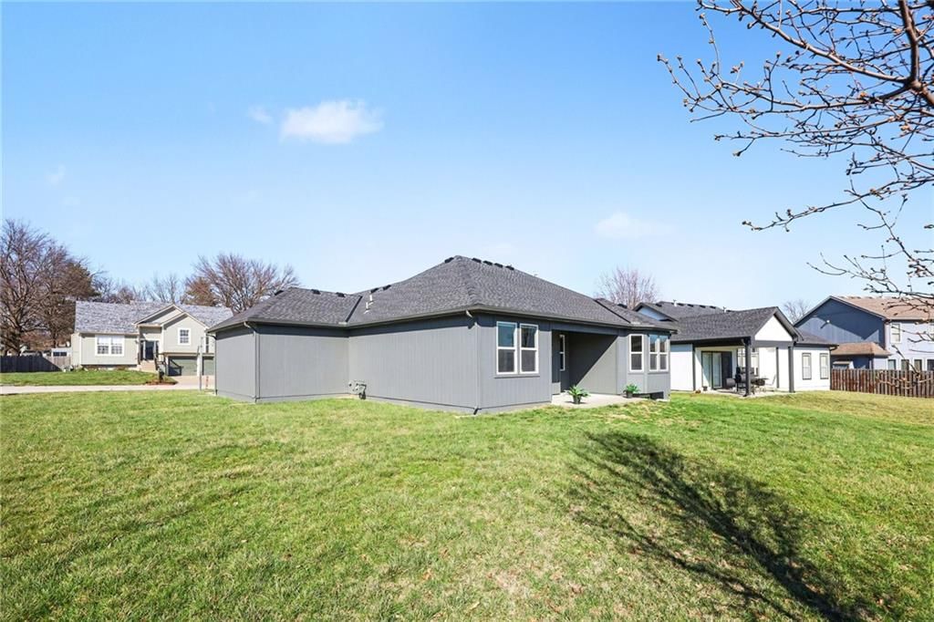 929 NW SCENIC Drive — photo 36
