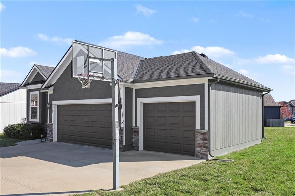 929 NW SCENIC Drive — photo 37
