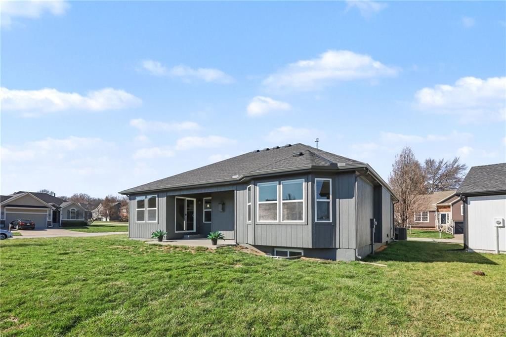 929 NW SCENIC Drive — photo 39