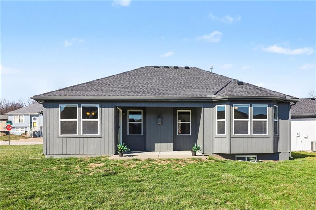 929 NW SCENIC Drive — photo 40