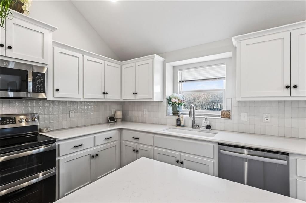 11810 N Bellaire Avenue — photo 14