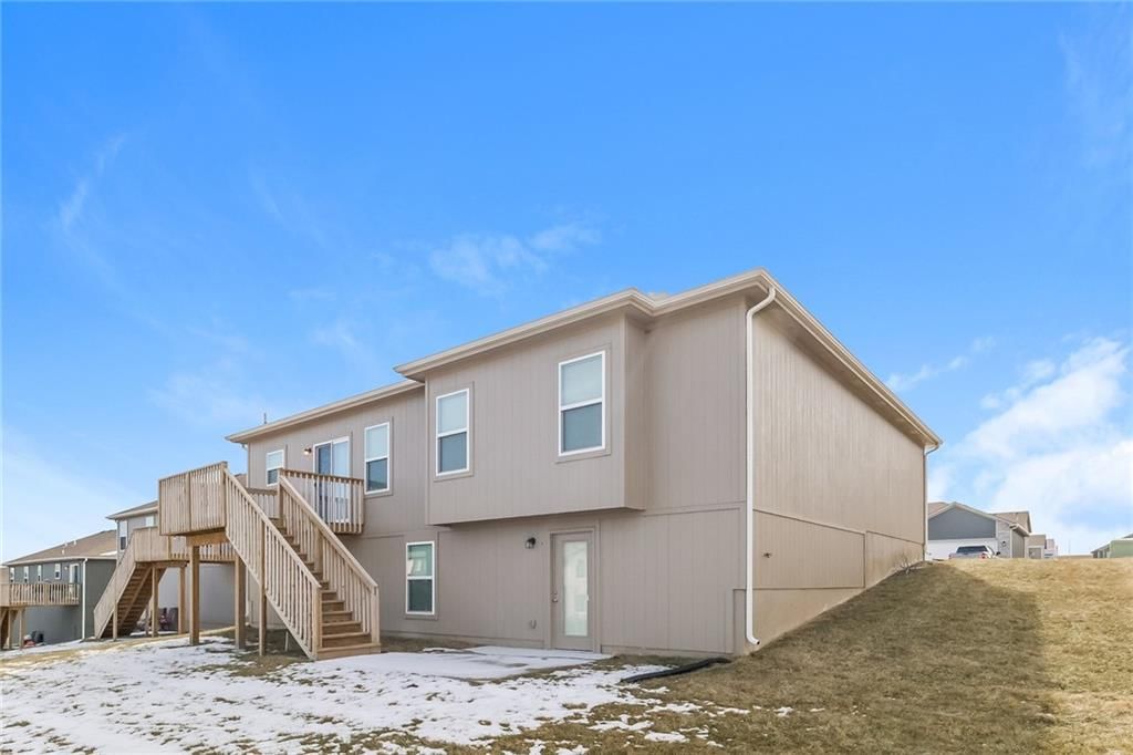 1108 NW Hilltop Lane — photo 32