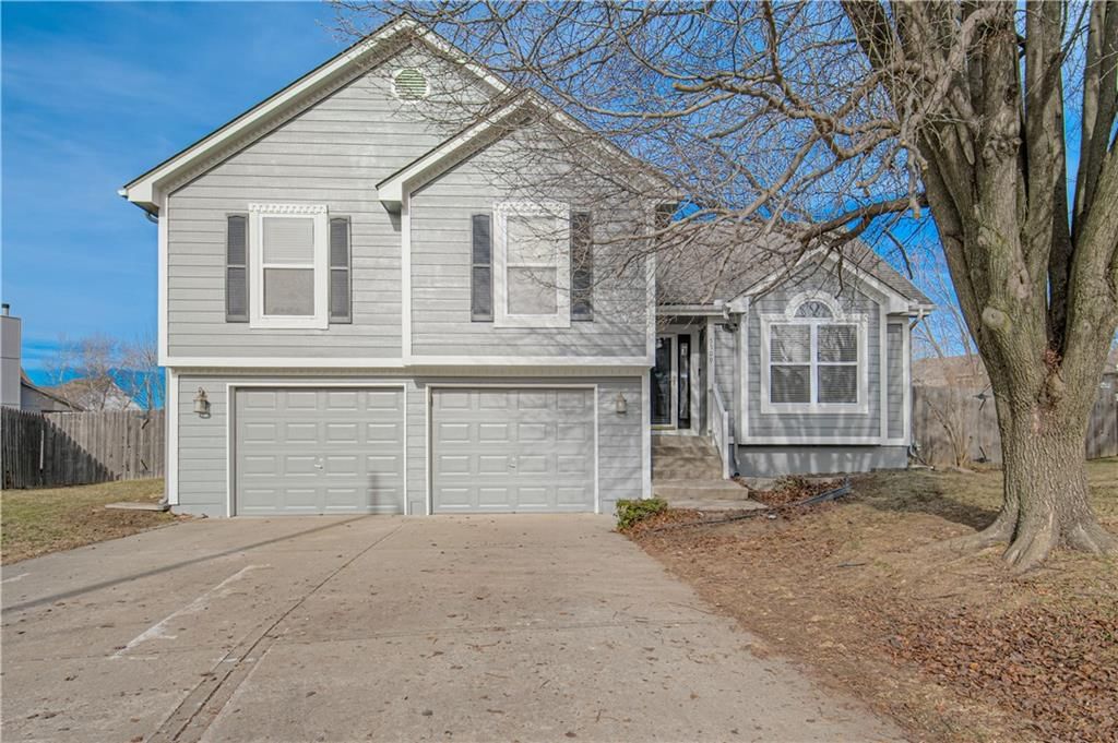 5509 NE Wildflower Court, Lee's Summit, MO