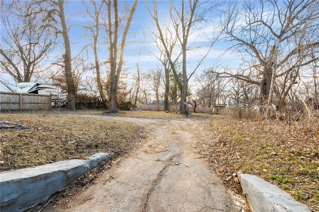 1932 Praun Lane — photo 36