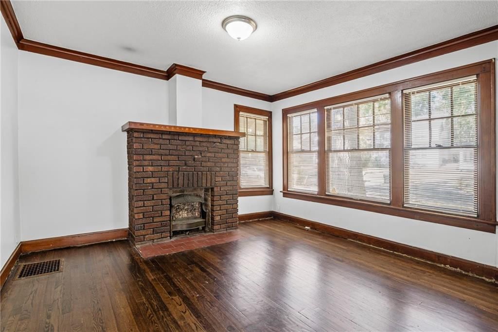 2407 E 69th Terrace — photo 3