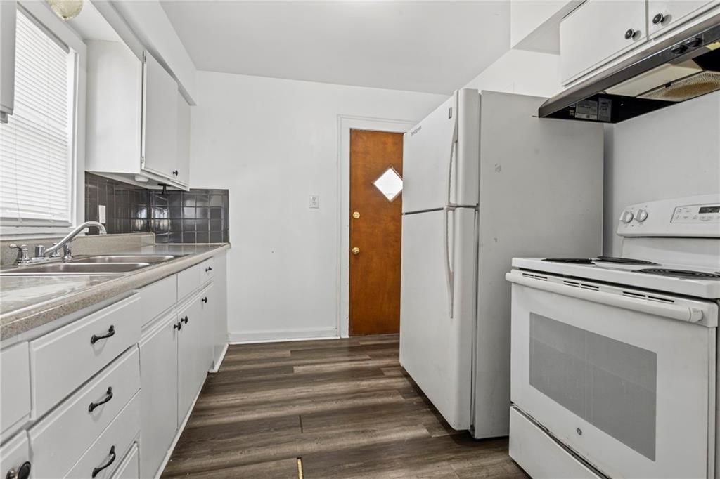 2407 E 69th Terrace — photo 7