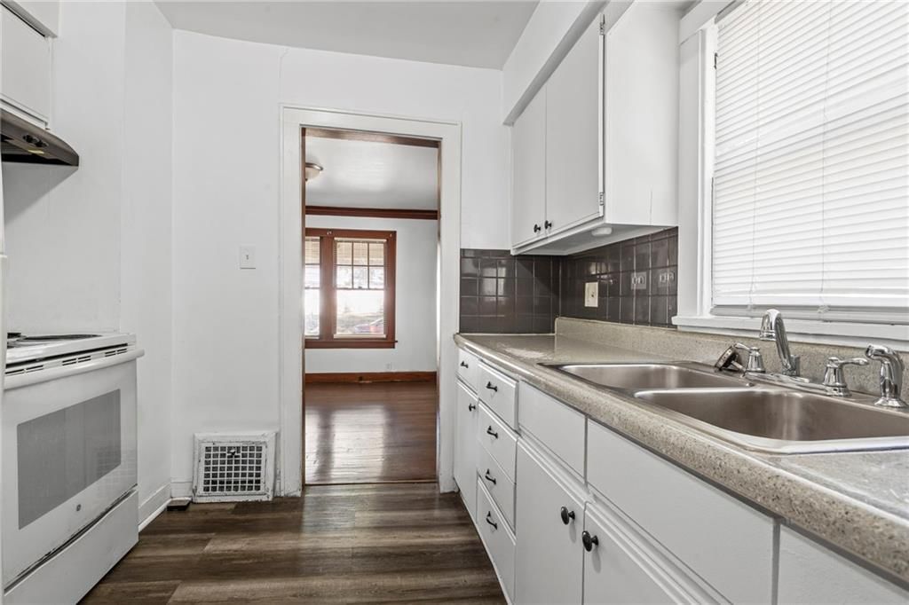 2407 E 69th Terrace — photo 8